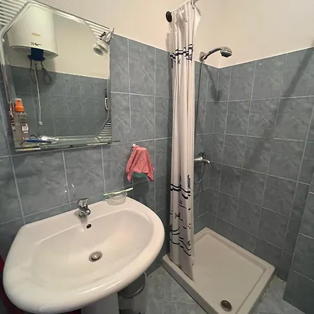 Stylish & Spacious Near The *