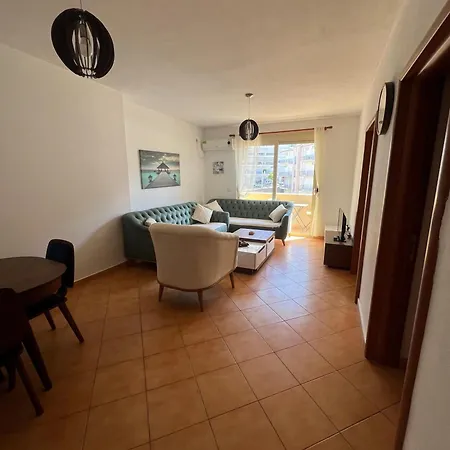 Apartment Stylish & Spacious Near The *