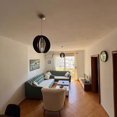 Apartment Stylish & Spacious Near The Sarande